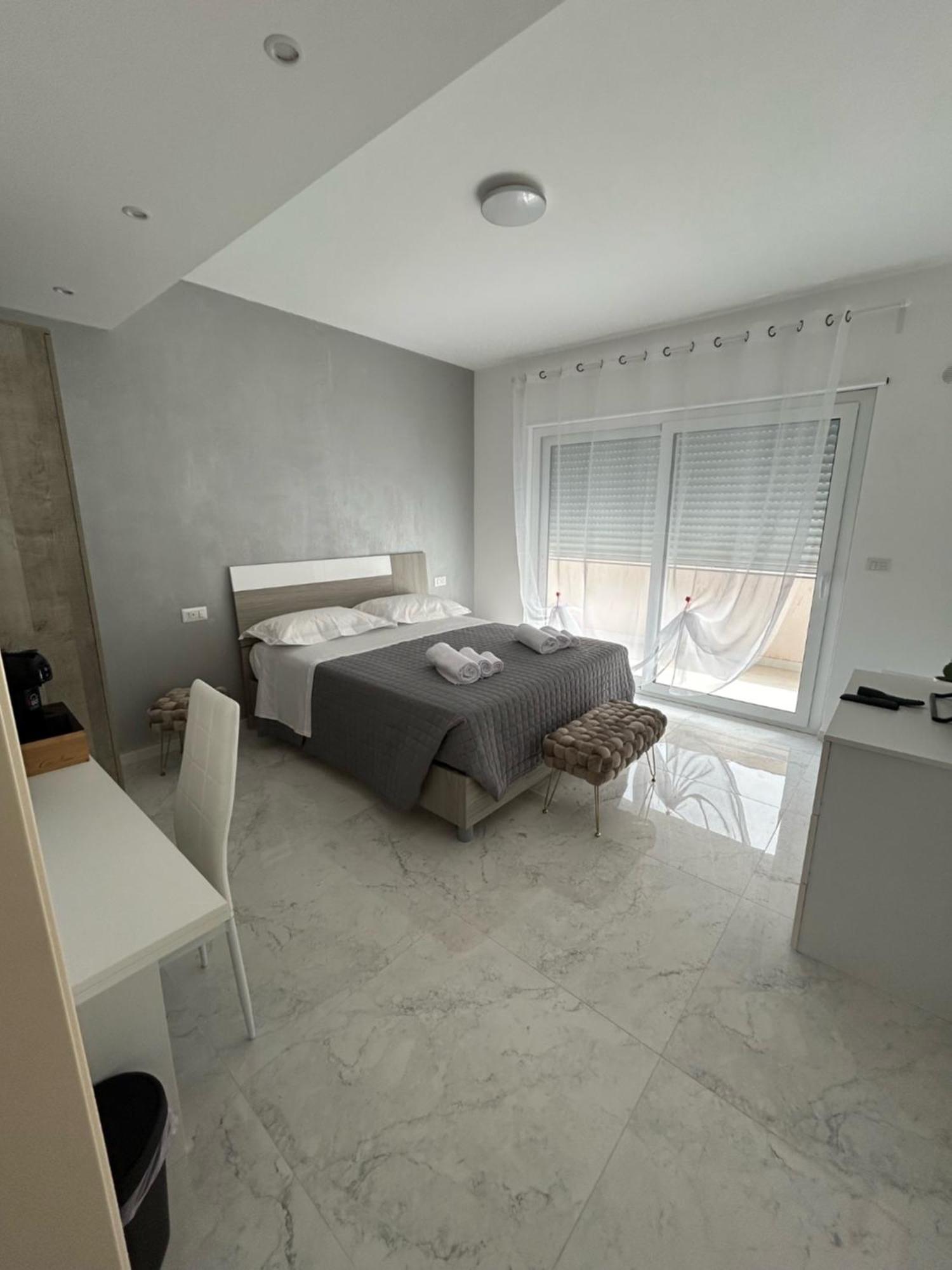 Aqua Marine B&B - Rooms And Apartments ミラッツォ エクステリア 写真